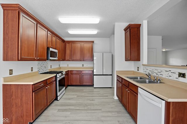 2954 Holiday Way, Greenwood, IN 46143