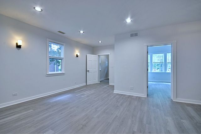 2932 N Lakewood Avenue 1, Chicago, IL 60657