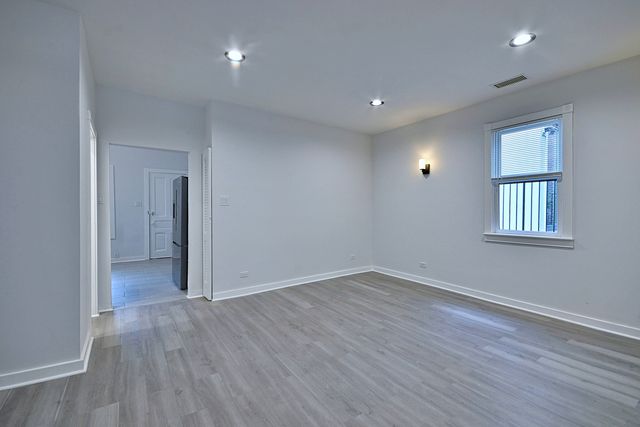 2932 N Lakewood Avenue 1, Chicago, IL 60657