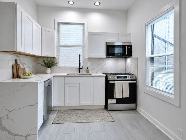 2932 N Lakewood Avenue 1, Chicago, IL 60657