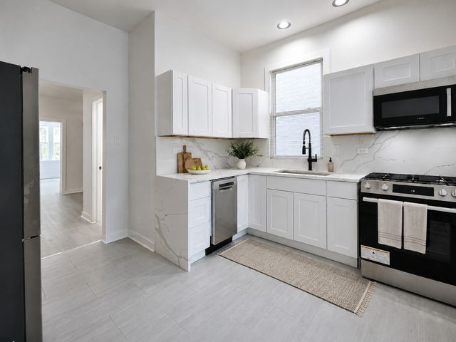 2932 N Lakewood Avenue 1, Chicago, IL 60657