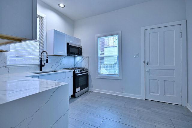 2932 N Lakewood Avenue 1, Chicago, IL 60657