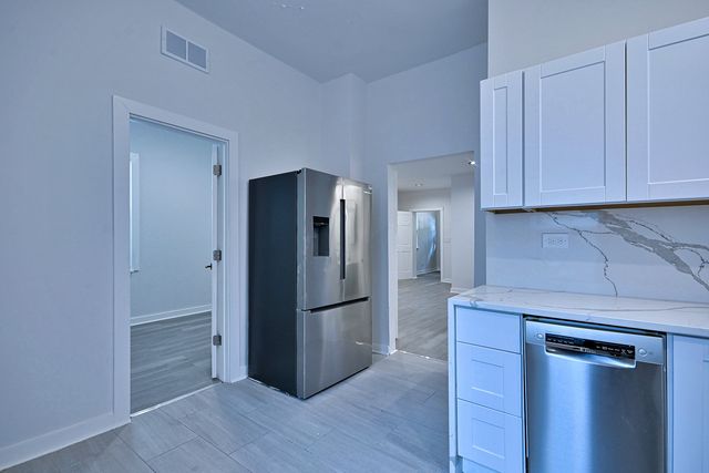 2932 N Lakewood Avenue 1, Chicago, IL 60657