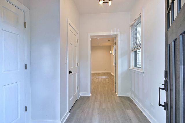 2932 N Lakewood Avenue 1, Chicago, IL 60657
