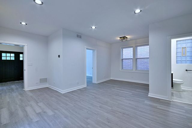 2932 N Lakewood Avenue 1, Chicago, IL 60657