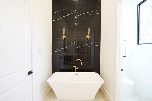 4708 Laurel St, Bellaire, TX 77401