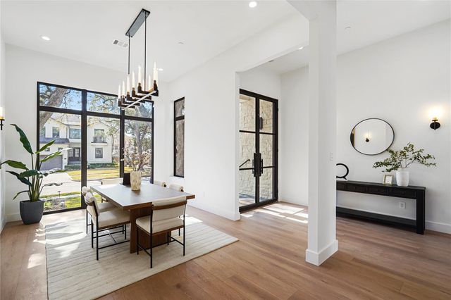 4708 Laurel St, Bellaire, TX 77401