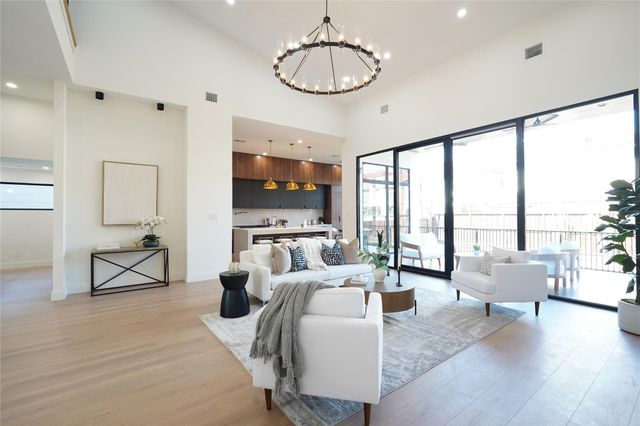 4708 Laurel St, Bellaire, TX 77401