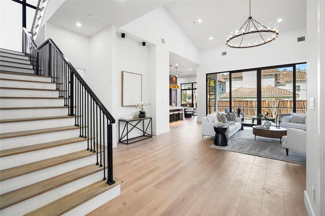 4708 Laurel St, Bellaire, TX 77401