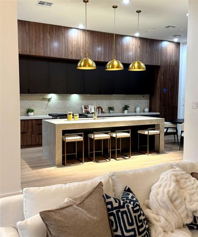 4708 Laurel St, Bellaire, TX 77401