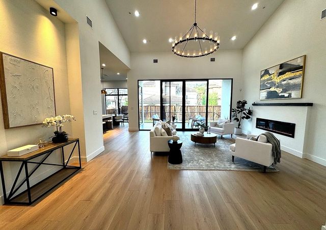 4708 Laurel St, Bellaire, TX 77401