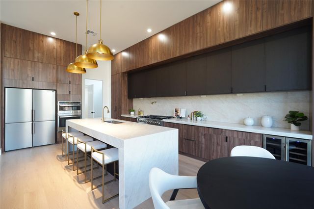 4708 Laurel St, Bellaire, TX 77401