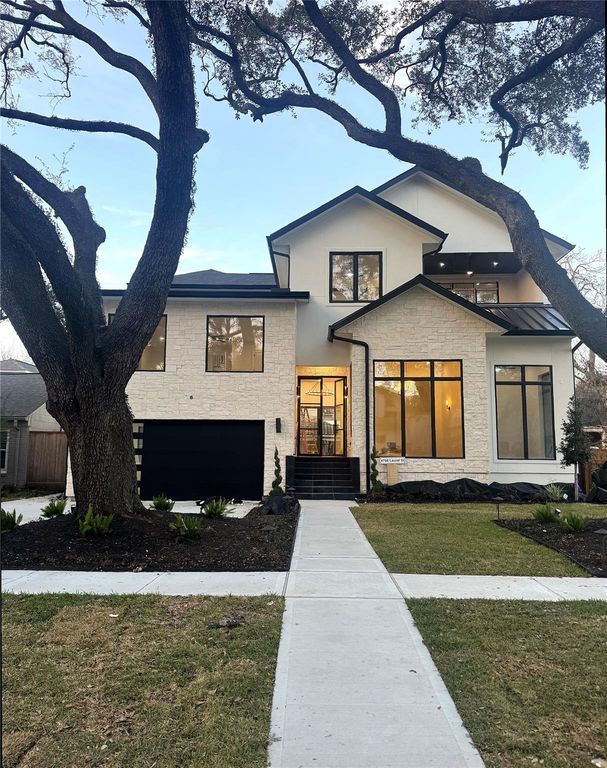 4708 Laurel St, Bellaire, TX 77401