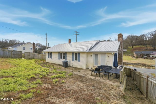 200 Independence Avenue, Mount Carmel, TN 37645