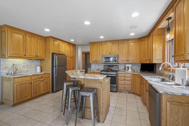 124 SHELLEY LANE, De Pere, WI 54115