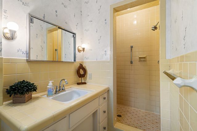 1907 Chevy Chase Boulevard, Kalamazoo, MI 49008