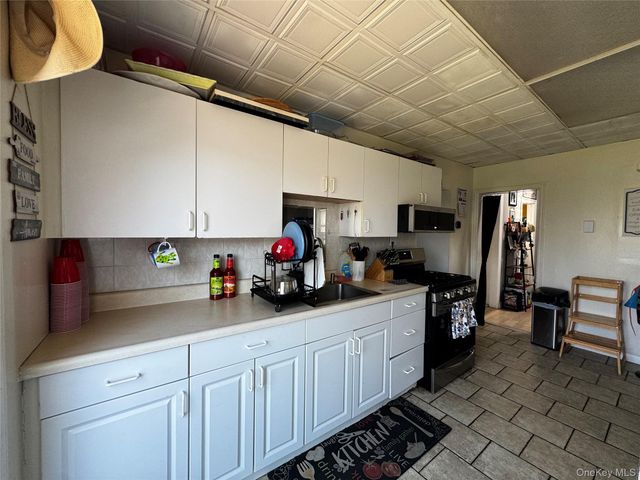 16 Beach Avenue, Copiague, NY 11726