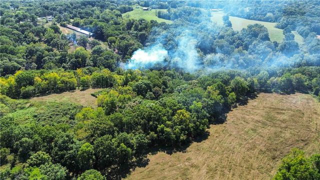 13247 Route E, Pineville, MO 64856