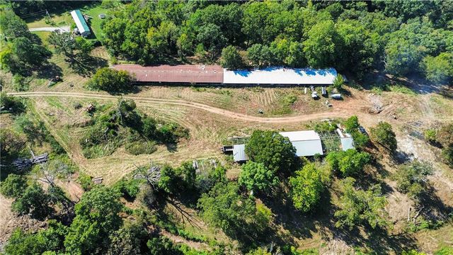 13247 Route E, Pineville, MO 64856