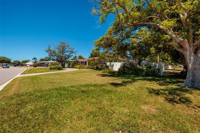 11623 84TH AVENUE, Seminole, FL 33772