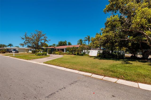 11623 84TH AVENUE, Seminole, FL 33772
