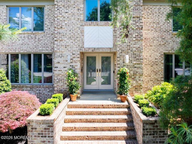 16 Leonard Drive, Morganville, NJ 07751