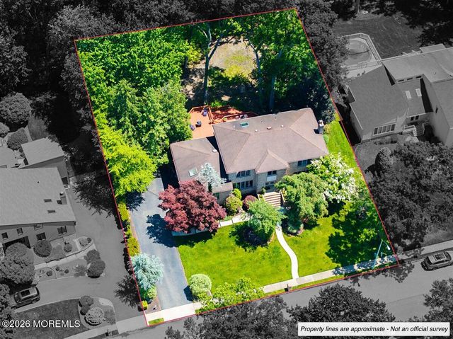 16 Leonard Drive, Morganville, NJ 07751