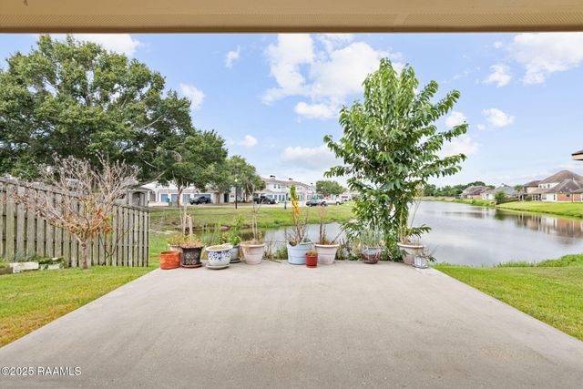 115 Crooked Stick Lane, Lafayette, LA 70506