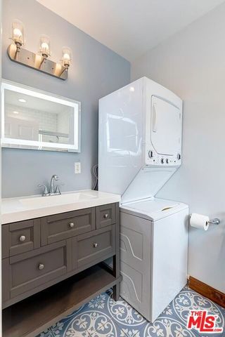 11305 Segrell Way, Culver City, CA 90230
