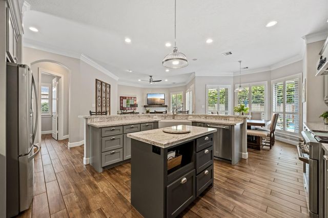14 Greenway View Trail, Kingwood, TX 77339