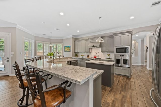 14 Greenway View Trail, Kingwood, TX 77339