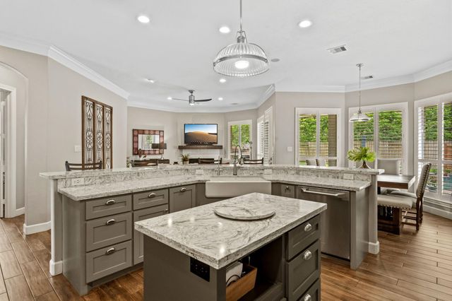 14 Greenway View Trail, Kingwood, TX 77339