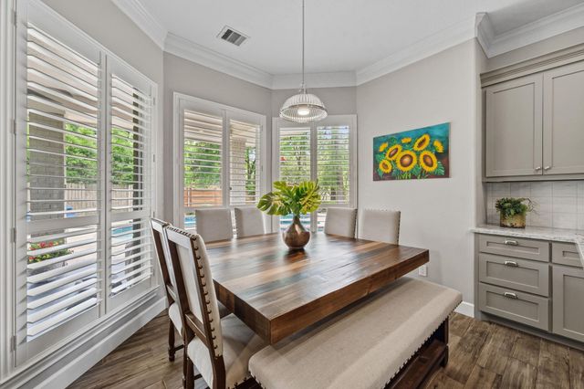 14 Greenway View Trail, Kingwood, TX 77339