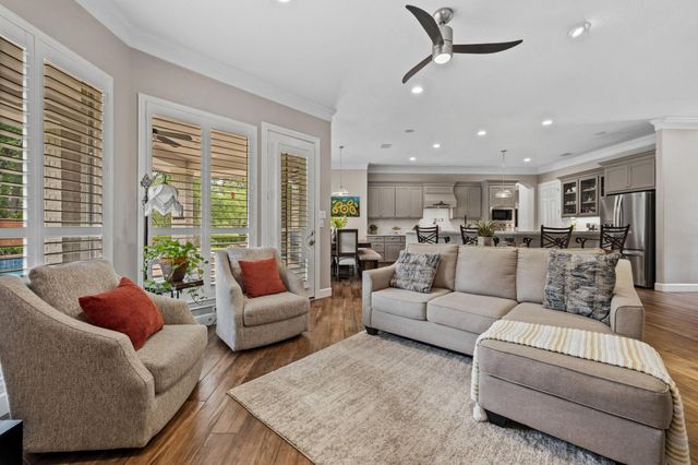14 Greenway View Trail, Kingwood, TX 77339
