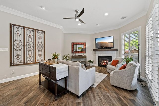 14 Greenway View Trail, Kingwood, TX 77339