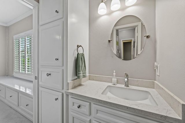 14 Greenway View Trail, Kingwood, TX 77339