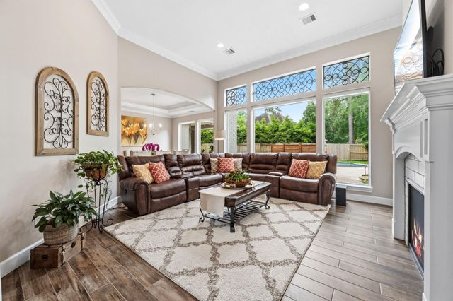 14 Greenway View Trail, Kingwood, TX 77339