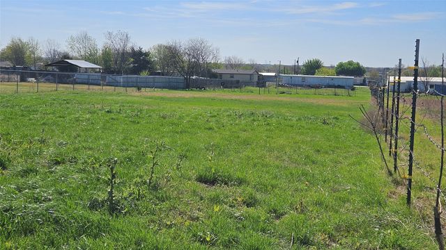 8736 Johns Road, Alvarado, TX 76009