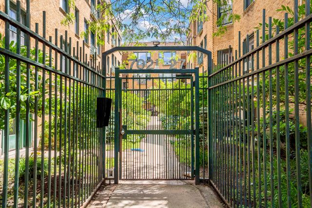 7025 N Sheridan Road 1N, Chicago, IL 60626