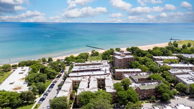 7025 N Sheridan Road 1N, Chicago, IL 60626
