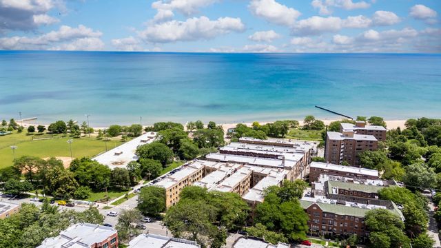 7025 N Sheridan Road 1N, Chicago, IL 60626