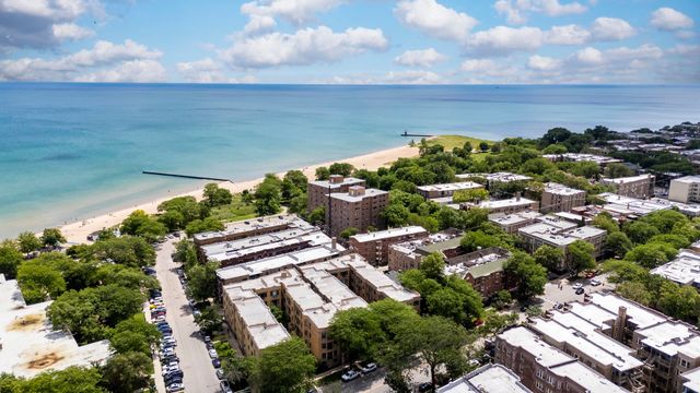 7025 N Sheridan Road 1N, Chicago, IL 60626