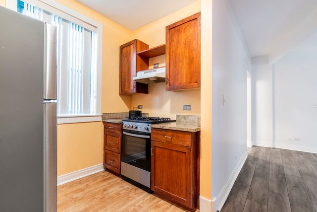 7025 N Sheridan Road 1N, Chicago, IL 60626