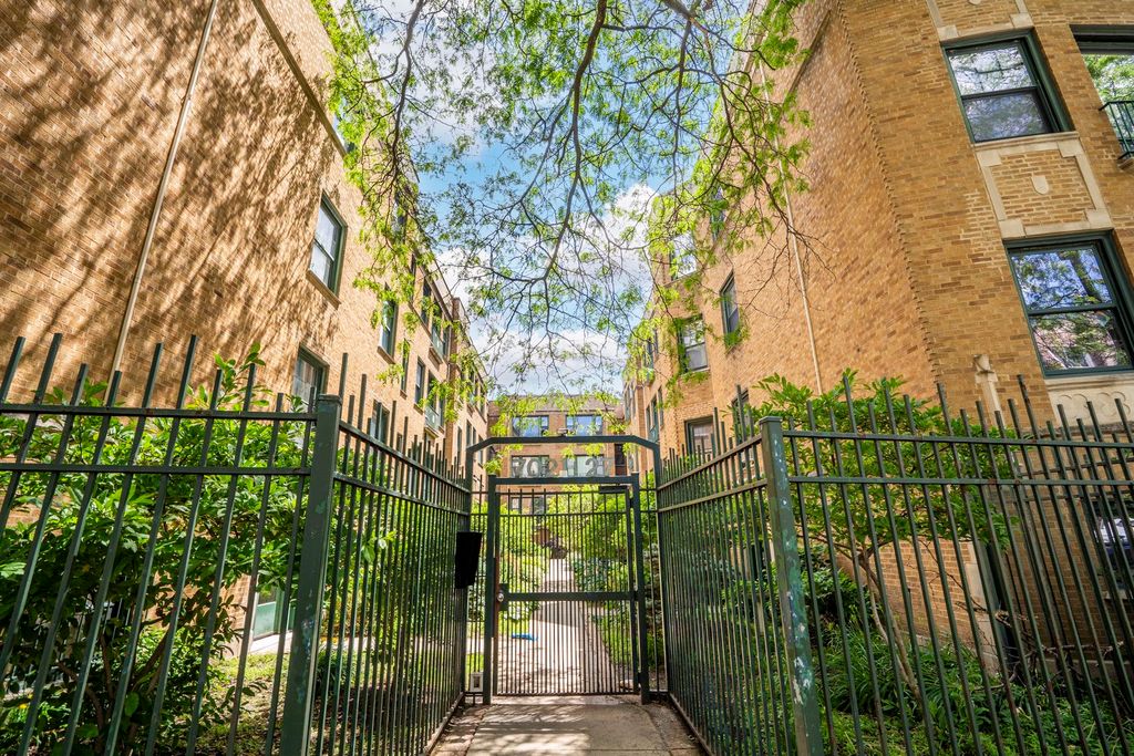 7025 N Sheridan Road 1N, Chicago, IL 60626