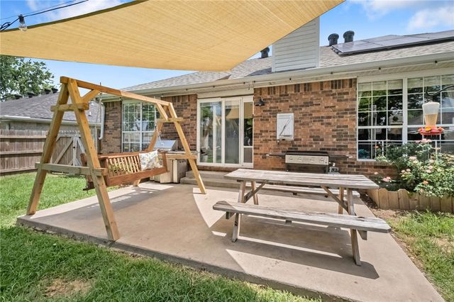 1300 N 37th Street, Rogers, AR 72756