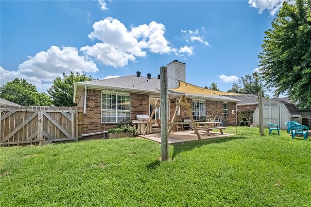 1300 N 37th Street, Rogers, AR 72756