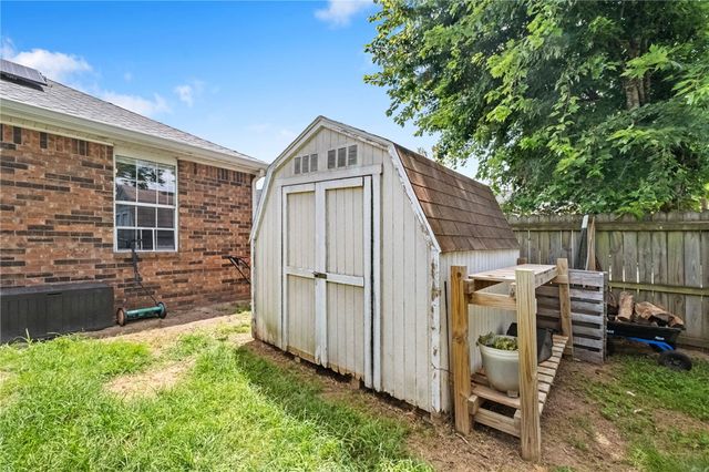 1300 N 37th Street, Rogers, AR 72756