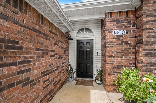1300 N 37th Street, Rogers, AR 72756