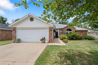1300 N 37th Street, Rogers, AR 72756