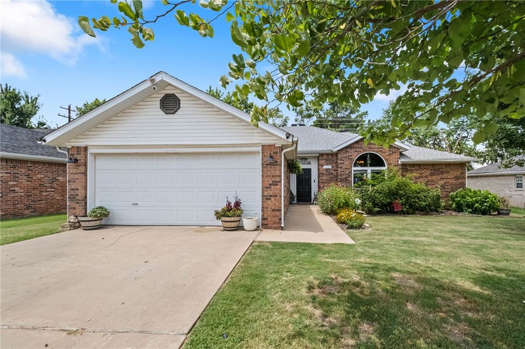1300 N 37th Street, Rogers, AR 72756